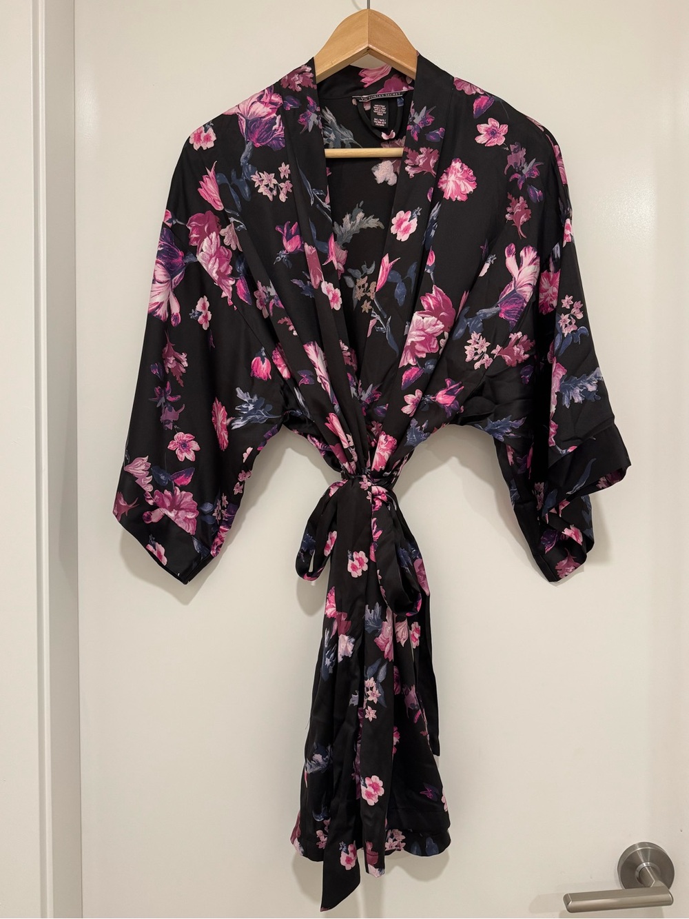 Victoria’s Secret Black Floral Satin Kimono Robe M/L